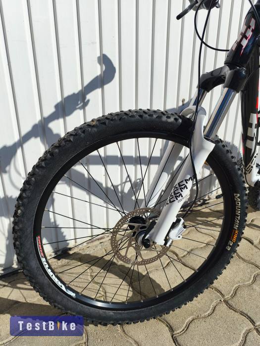 HT XCS SE MTB – megkímélt, felsőbb kategóriás alkatrészekkel