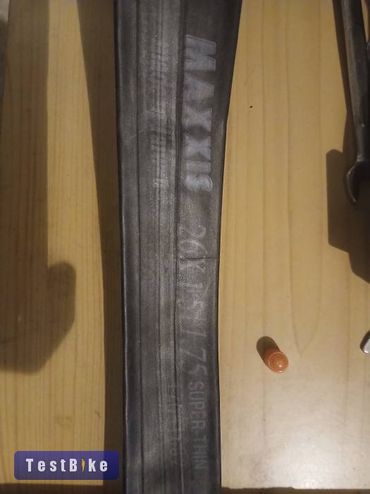 Ingyen elvihető 2 db 26"-os Maxxis Super Thin belső