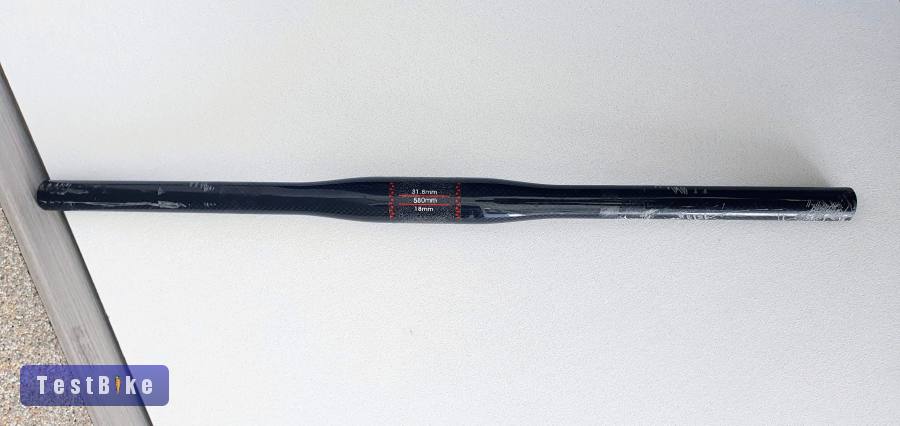Karbon kormány 31.8, 560mm hosszú.
