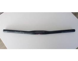 Karbon kormány 31.8, 560mm hosszú.