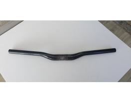 Karbon kormány 31.8, 580mm hosszú.