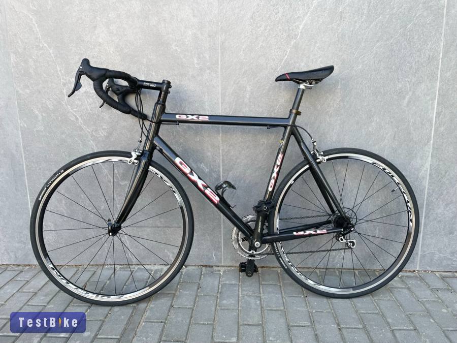 Karbon országúti kerékpár Campagnolo szettel