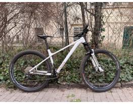 KategĂłriavĂĄltĂĄs miatt eladĂł Canyon Stoic 2