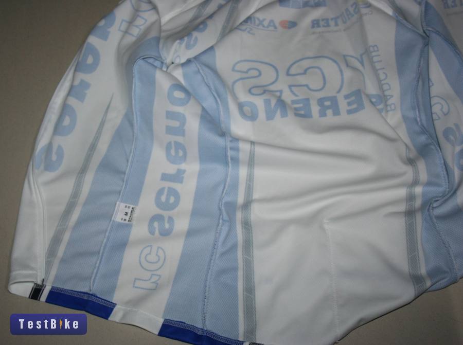 kb M méretű jó állapotú mez