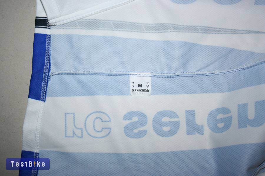 kb M méretű jó állapotú mez