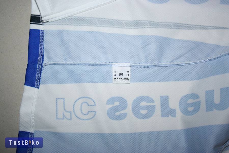 kb M méretű jó állapotú mez