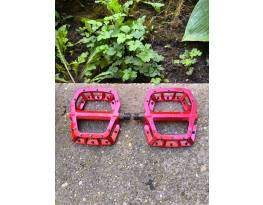 Kellys KLS Flat 50 piros platform pedál