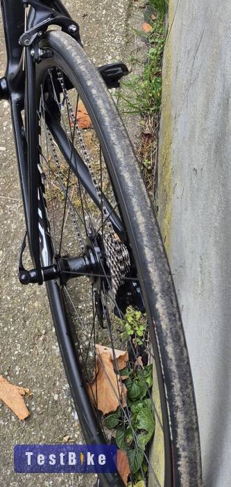 Keveset használt carbon kerékszett eladó.