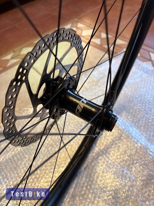 Keveset használt Giant TRX 2 karbon kerék párban