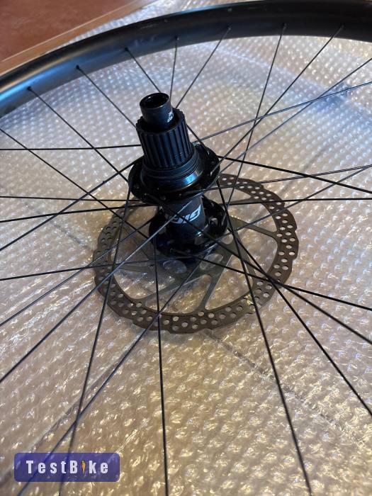 Keveset használt Giant TRX 2 karbon kerék párban