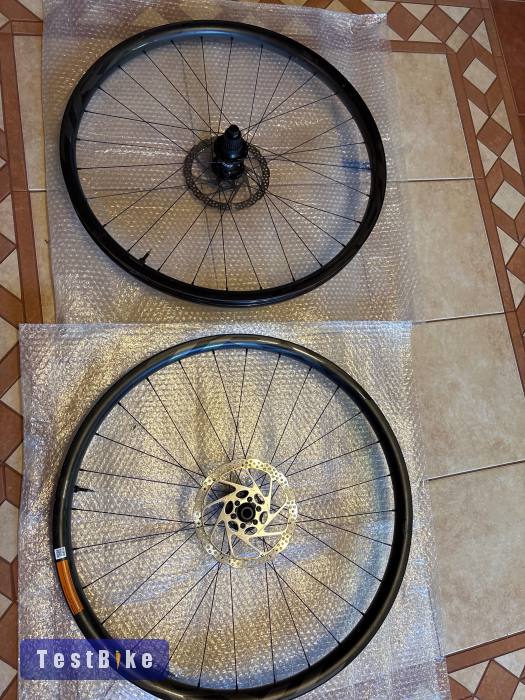 Keveset használt Giant TRX 2 karbon kerék párban