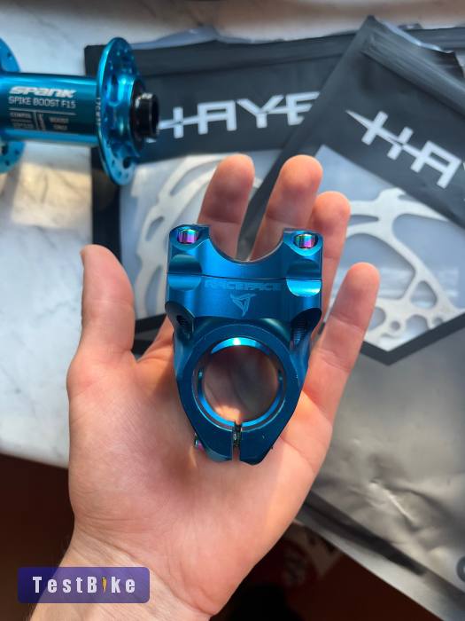 Keveset használt RaceFace Turbine R35 kék 32mm stucni