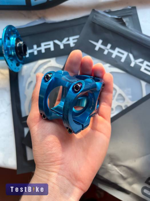 Keveset használt RaceFace Turbine R35 kék 32mm stucni