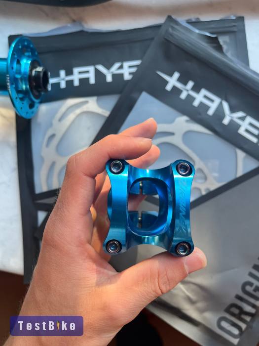 Keveset használt RaceFace Turbine R35 kék 32mm stucni