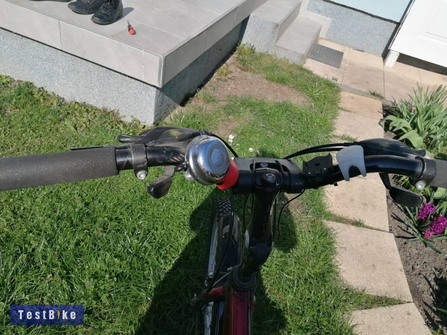 kis méretű MTB sárvédővel, csomagtartóval