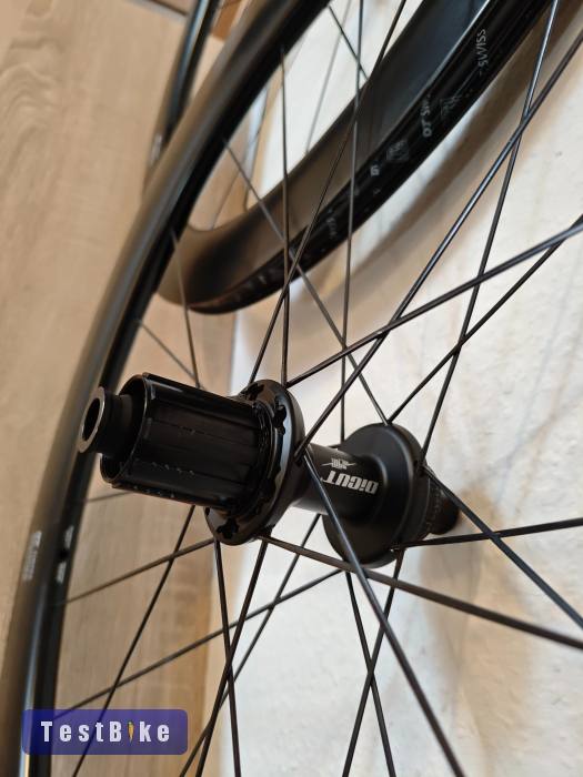 Kitűnő állapotú DT Swiss ARC 1100 62mm karbon kerékszett 28"