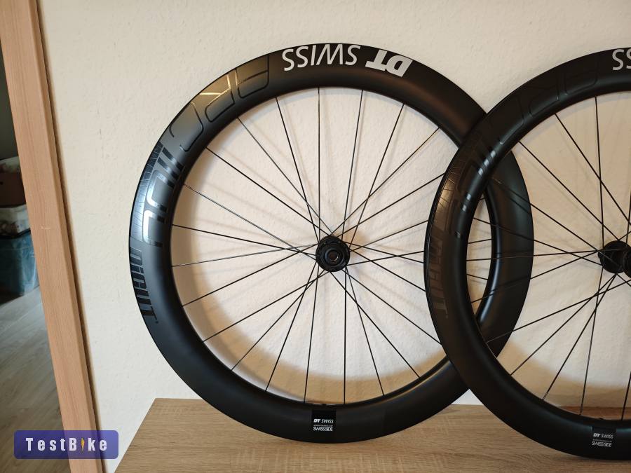 Kitűnő állapotú DT Swiss ARC 1100 62mm karbon kerékszett 28"