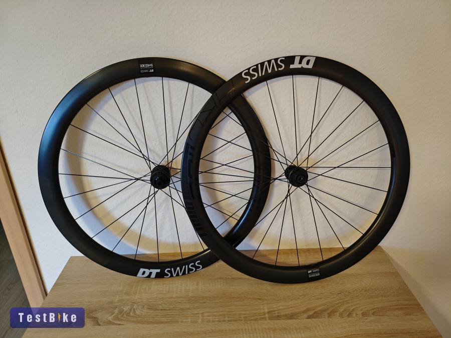 Kiváló állapotú DT Swiss ARC 1100 50mm karbon kerékszett 28"