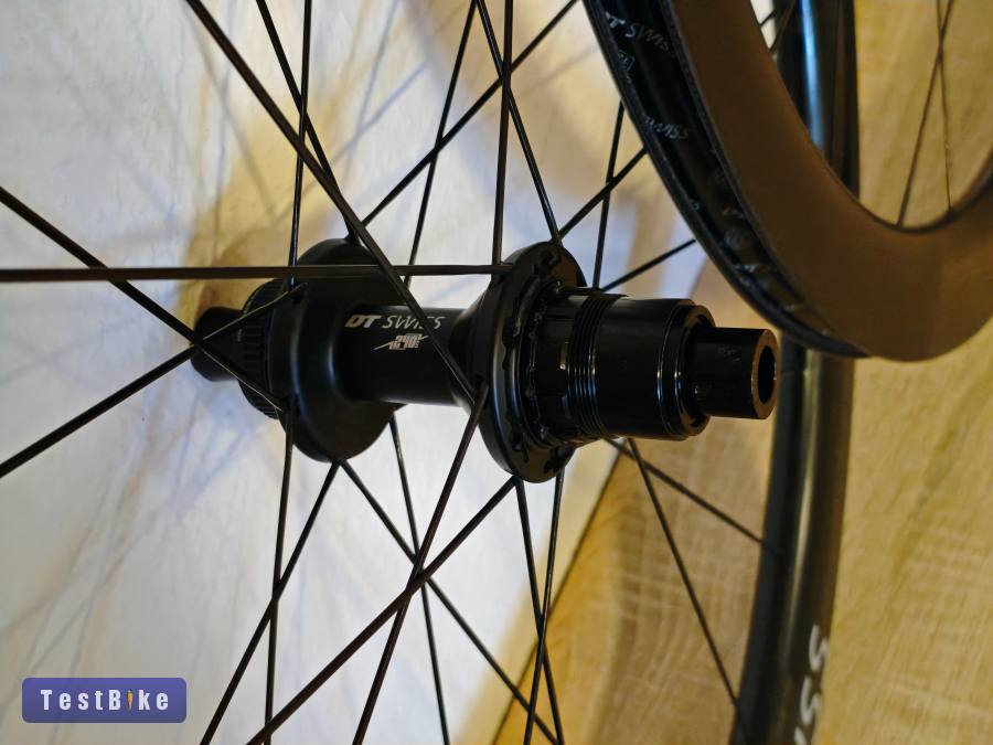 Kiváló állapotú DT Swiss ARC 1100 50mm karbon kerékszett 28"