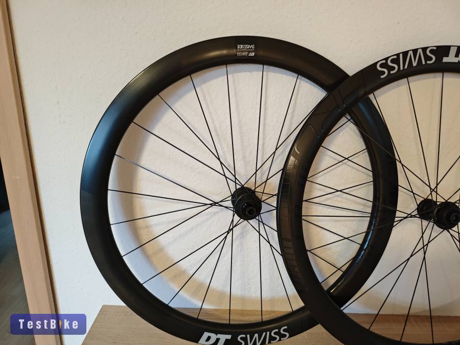 Kiváló állapotú DT Swiss ARC 1100 50mm karbon kerékszett 28"