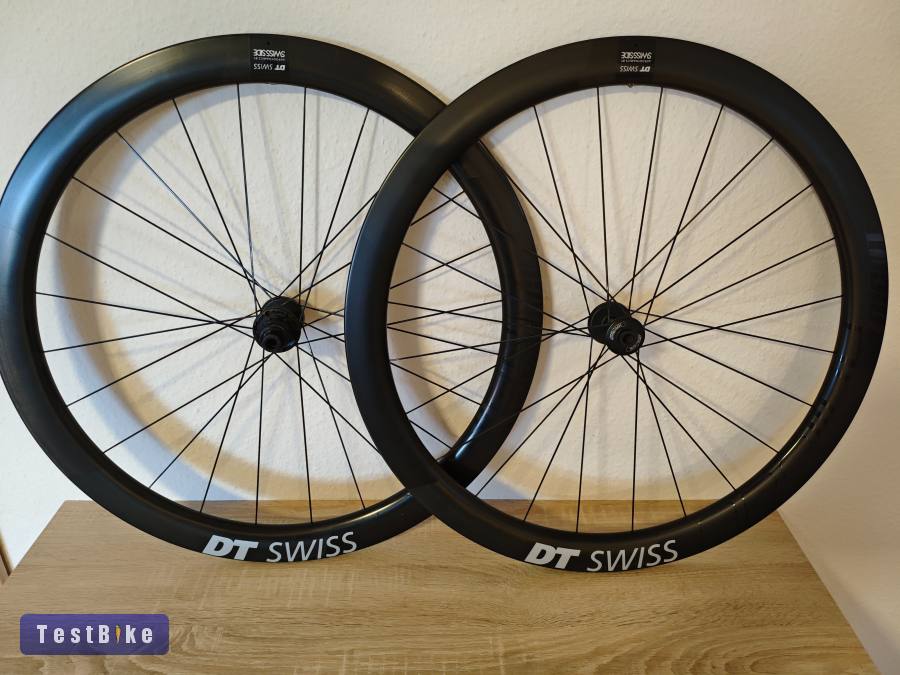 Kiváló állapotú DT Swiss ARC 1100 50mm karbon kerékszett 28"