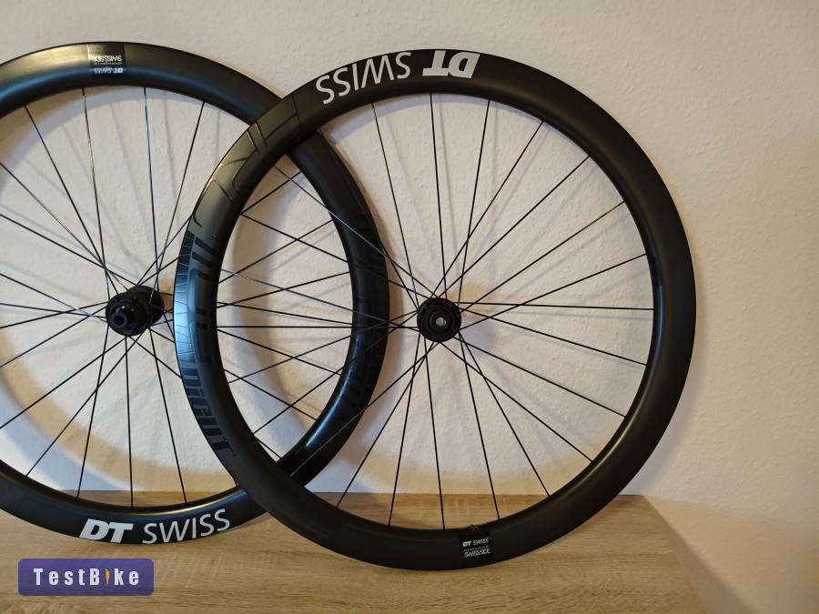 Kiváló állapotú DT Swiss ARC 1100 50mm karbon kerékszett 28"