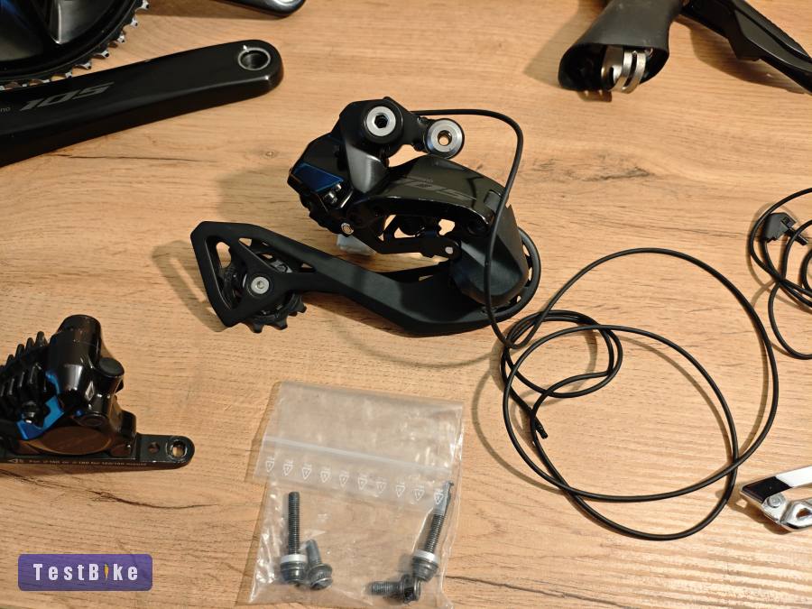 Kiváló állapotú Shimano 105 di2 szett 2×12