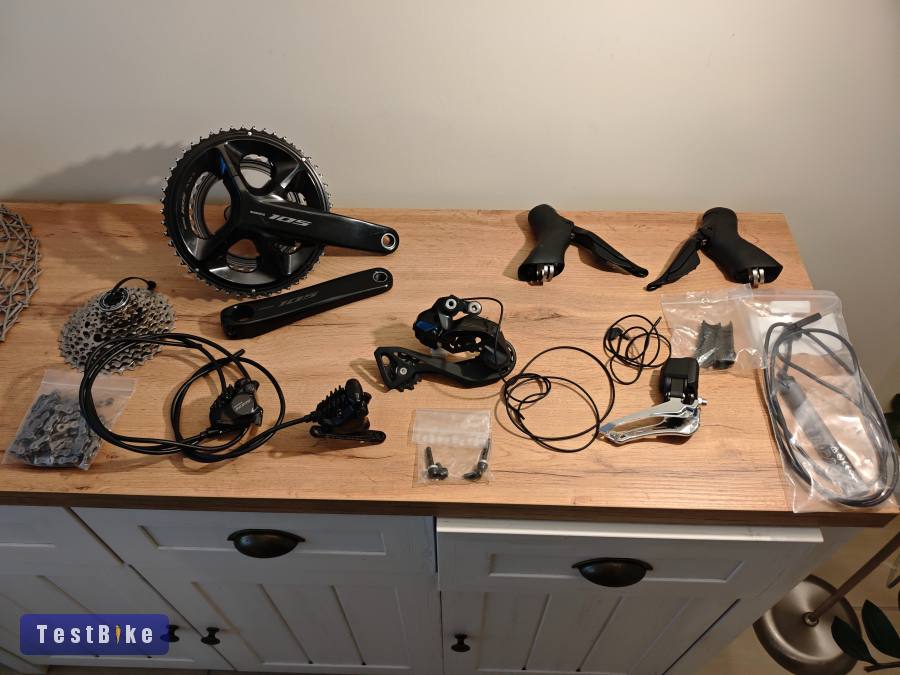 Kiváló állapotú Shimano 105 di2 szett 2×12