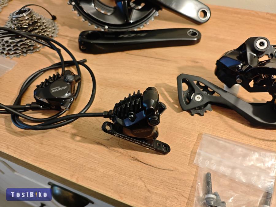Kiváló állapotú Shimano 105 di2 szett 2×12