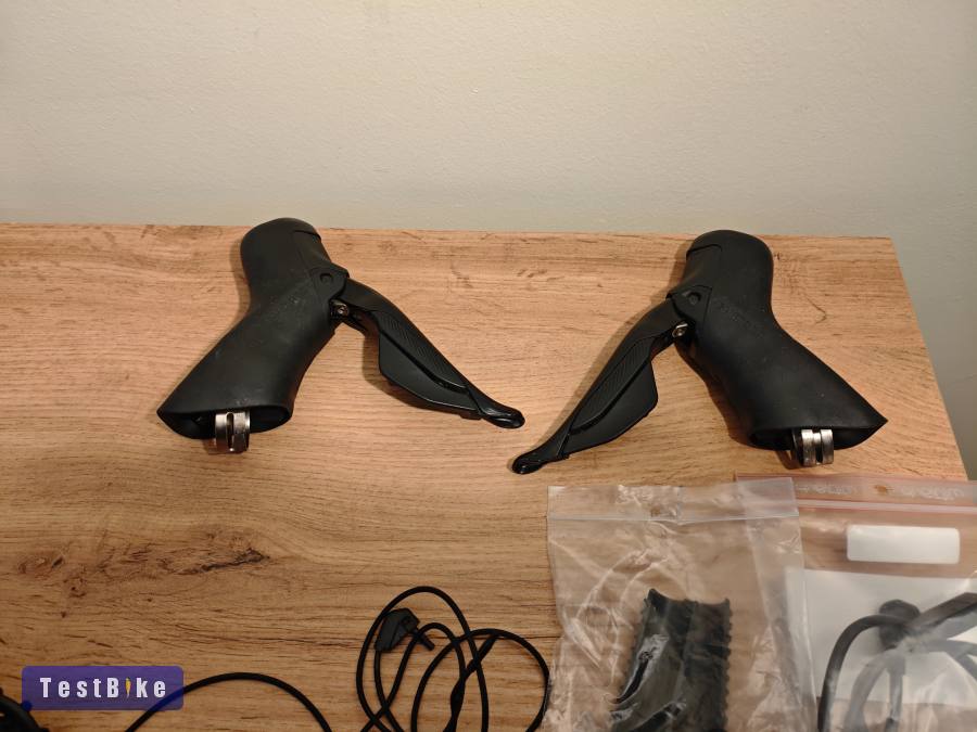 Kiváló állapotú Shimano 105 di2 szett 2×12