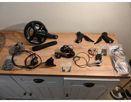 Kiváló állapotú Shimano 105 di2 szett 2×12