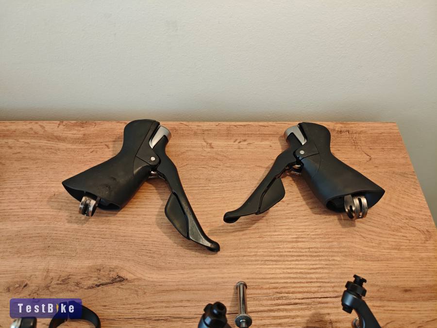 Kiváló állapotú Ultegra 6800 felnifékes szett 2×11