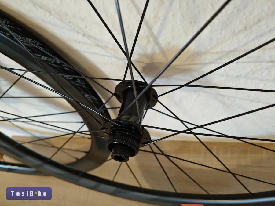 Kiváló állapotú Zipp 303s karbon kerékszett 28"