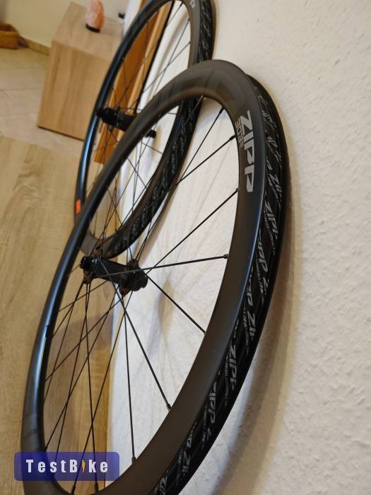 Kiváló állapotú Zipp 303s karbon kerékszett 28"
