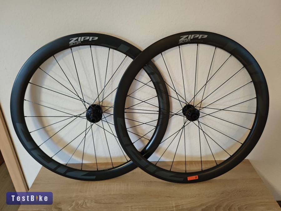 Kiváló állapotú Zipp 303s karbon kerékszett 28"