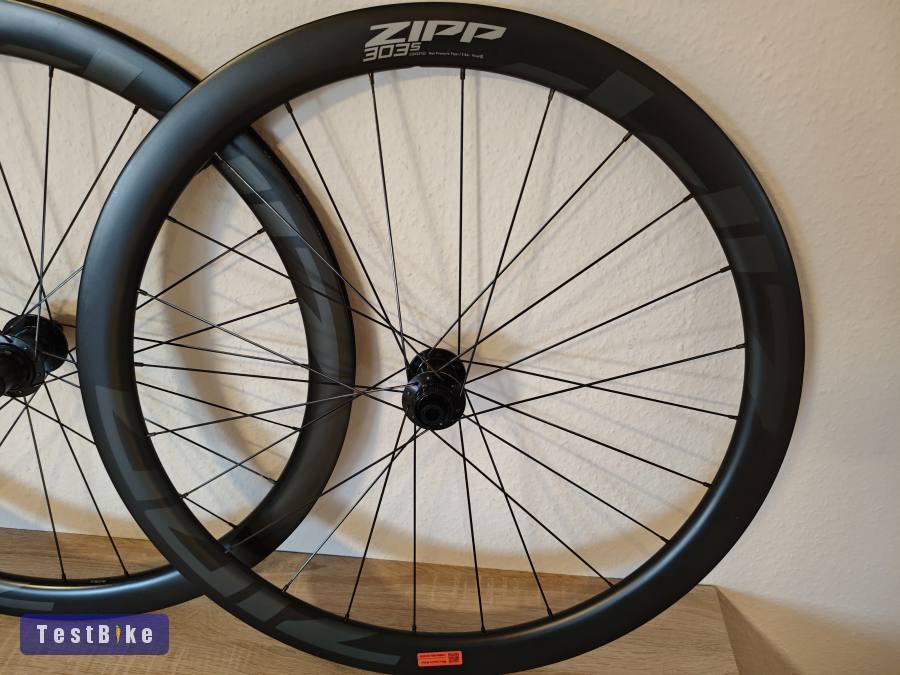 Kiváló állapotú Zipp 303s karbon kerékszett 28"