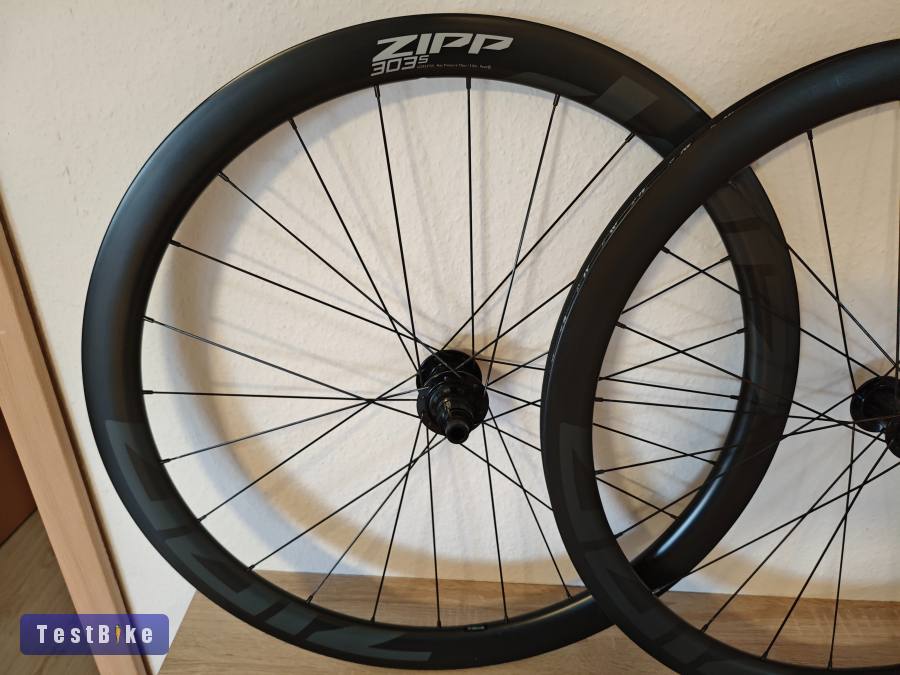 Kiváló állapotú Zipp 303s karbon kerékszett 28"