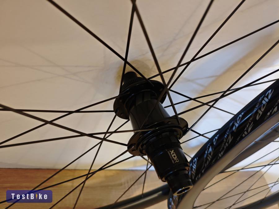 Kiváló állapotú Zipp 303s karbon kerékszett 28"