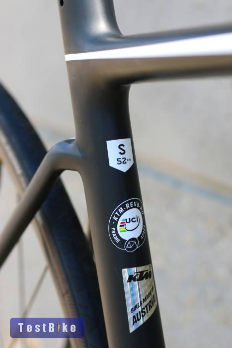 KTM Revelator Alto Master Disc Ultegra Di2 elektromos váltás