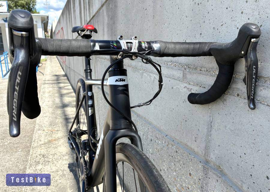 KTM Revelator Alto Master Disc Ultegra Di2 elektromos váltás