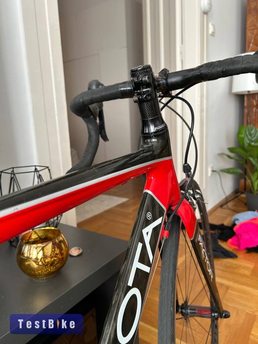 Kuota full-karbon országúti kerékpár