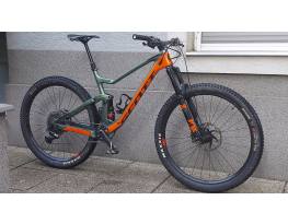 Magas felszereltségű Scott Genius karbon MTB