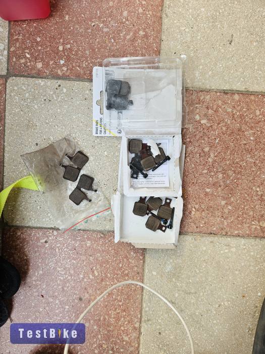 Magura 3x8.p szett és 1x 9.p fékpofák