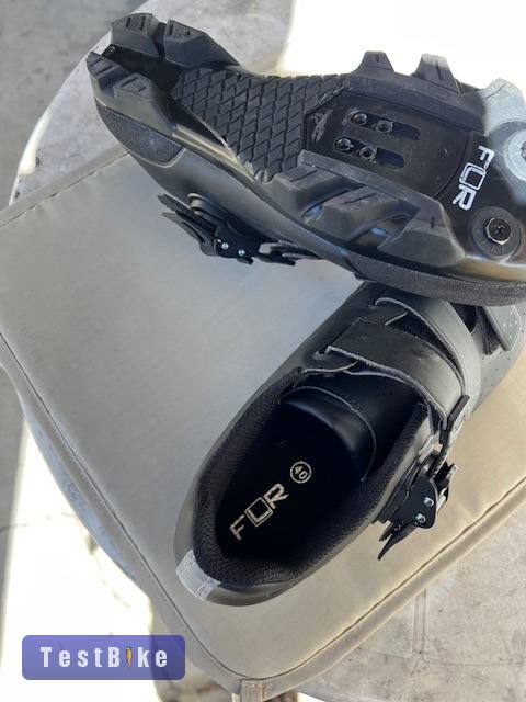 majdnem új FLR F67 fekete 40