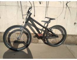 Mali Python vázra épített MTB/Dirt kerékpár eladó.