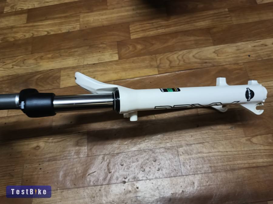 Manitou Axel levegős teleszkóp 26"
