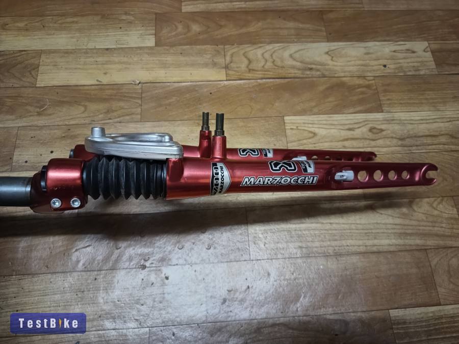 Marzocchi XC700 levegős teleszkóp 26"