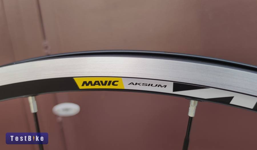 Mavic Aksium 700C / 622×17 országúti kerékszett – Shimano HG