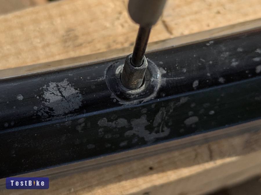 Mavic Aksium országúti felnifékes hátsó kerék, repedés