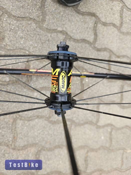 Mavic Aksium Race kerékszett, felnifékes, gumikkal, sorral